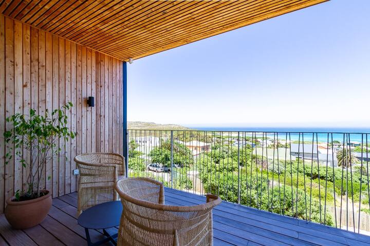 Iris, Scarborough beach bliss gallery image 5