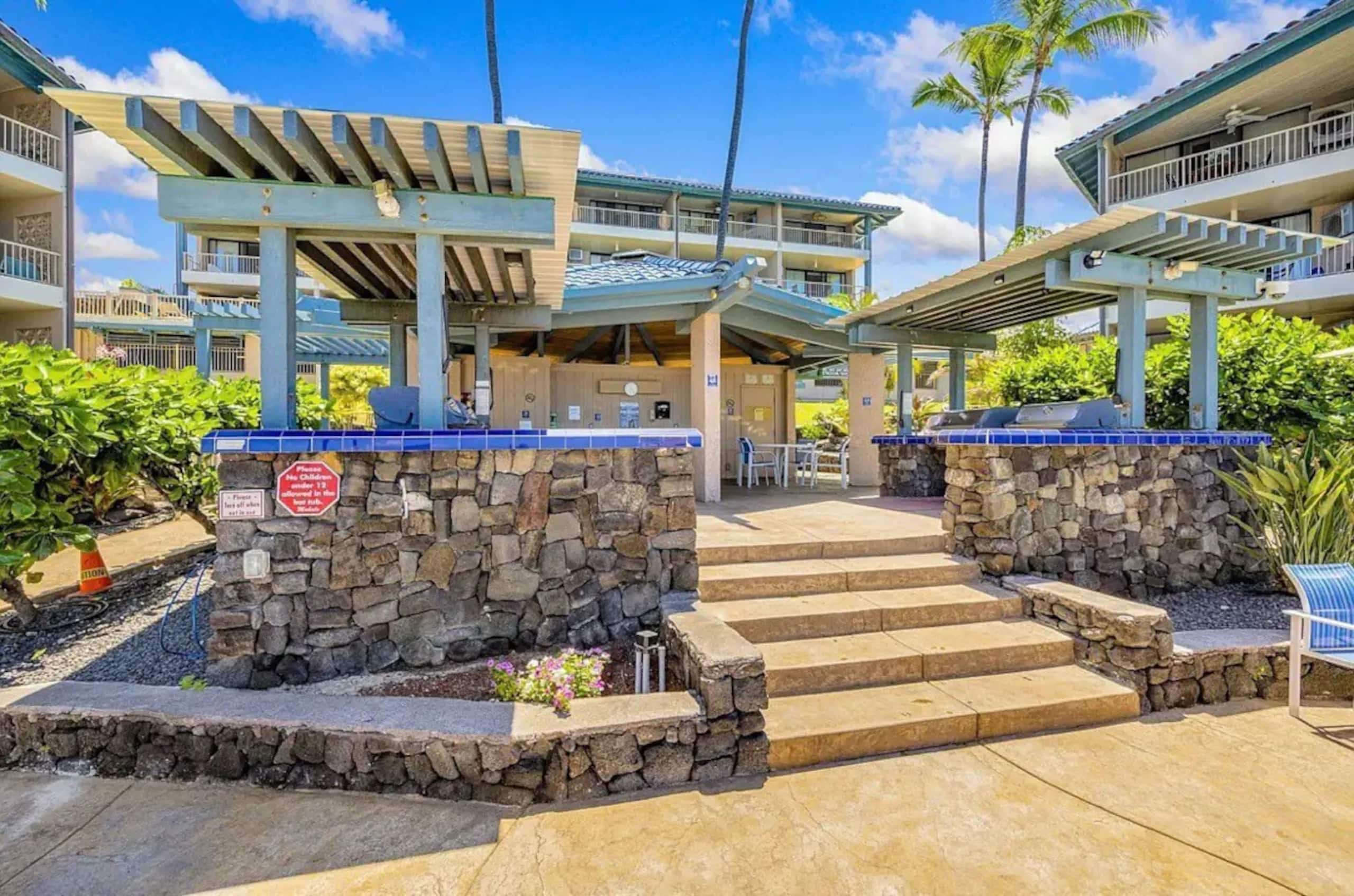 Condo in Kailua-Kona · ★4.95 · 1 bedroom · 2 beds · 1 private bath - Image 35