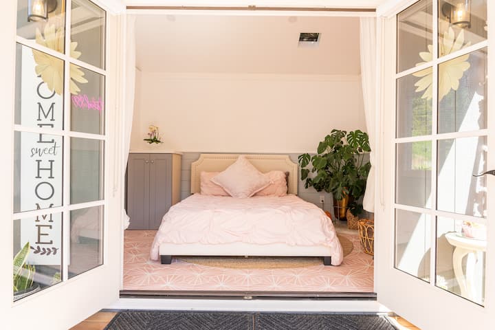 Your Tiny Queendom In San Diego, Ca 92103 - San Diego, CA