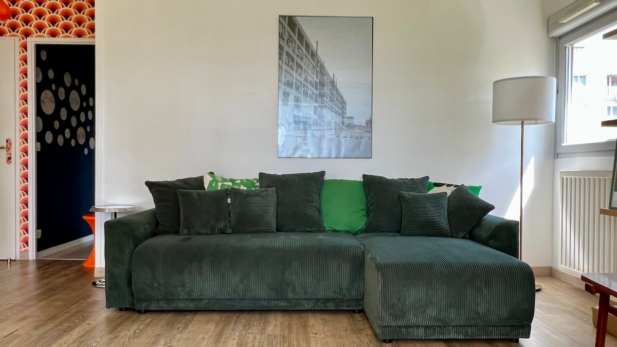 Top performing Airbnb: Apartment in Montreuil center in Montreuil