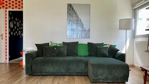 Top performing Airbnb: Apartment in Montreuil center in Montreuil