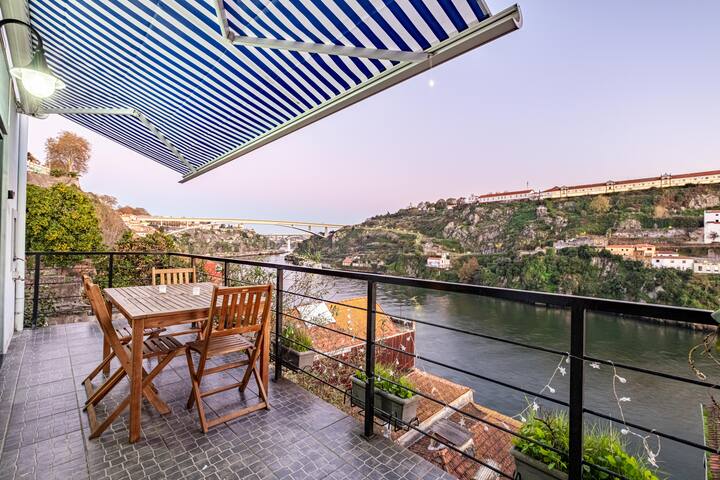 Panoramic River View Downtown With Terrace gallery image 2