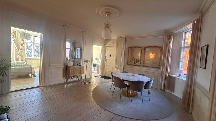 The Square 2 gallery image 2