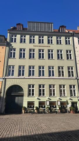 The Square 2 gallery image 5