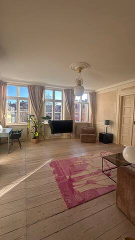 The Square 2 gallery image 4