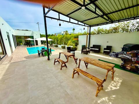 Successful Airbnb property: Country House Carmen Apicalá Pool Private BBQ in Carmen De Apicala