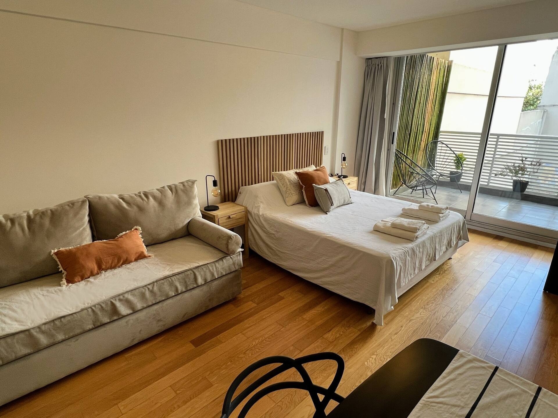 Kitnet com piscina e terraço panorâmico em Palermo