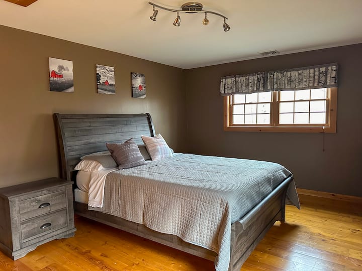 Bedroom 2 - Queen Size Bed