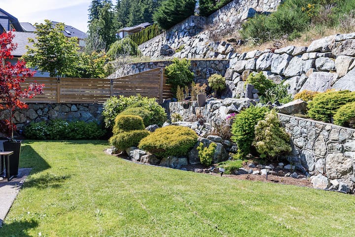 Executive 3 bedroom Home on Bear Mountain gallery image 5