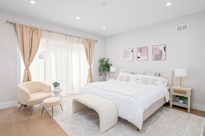 Spacious Home | 2-Car Garage |Yard |20 Min to NYC! gallery image 3