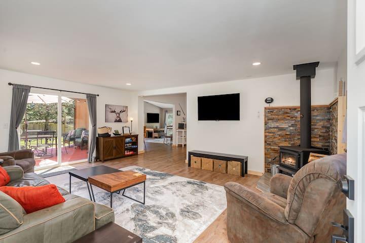 Bears Den Hideaway With Hot Tub - Ashford, WA