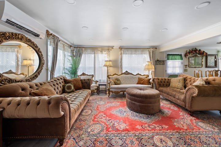 The French Farmhouse At Midtown Manor - Hot Tub! - Bend, OR