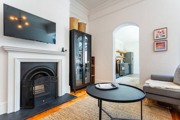 Stylish Victorian /Tamboerskloof gallery image 2