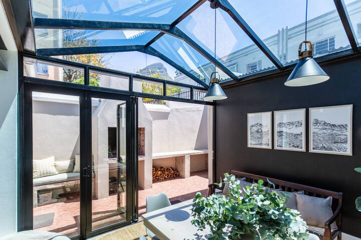 Stylish Victorian /Tamboerskloof gallery image 4