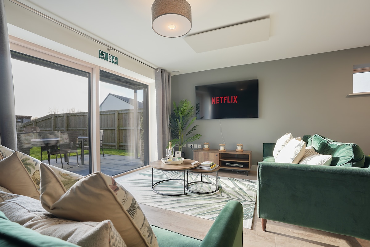 Top performing Airbnb: 4-bed eco-home with trampoline & tennis court in Lincolnshire