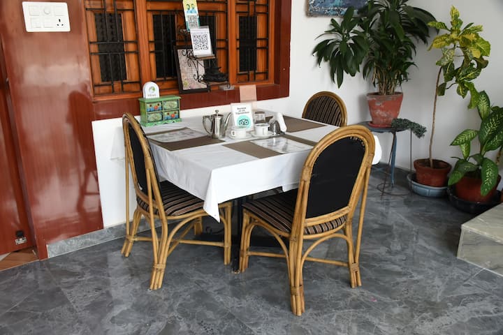 Khajuraho Glory Homestay For-international Guests - 카주라호
