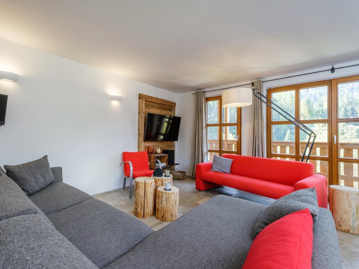 Salon de l'appartement William ;
William pour max. 10 personnes avec 120m², 4 chambres, 2 salles de bains, WC séparé et sauna privé sur le balcon.