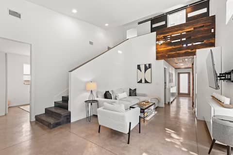 Successful Airbnb property: North Hyde Park Haven! Close to UT, Conv Ctr & TGH in North Hyde Park