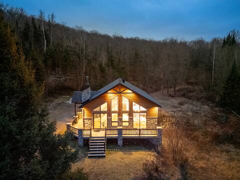 "Le Château" ~ Spacious Chalet on Private Estate