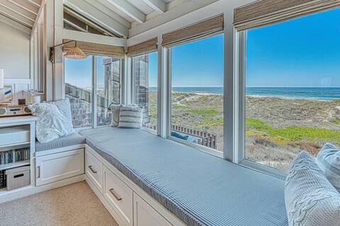Oceanfront Retreat w/Private HotTub