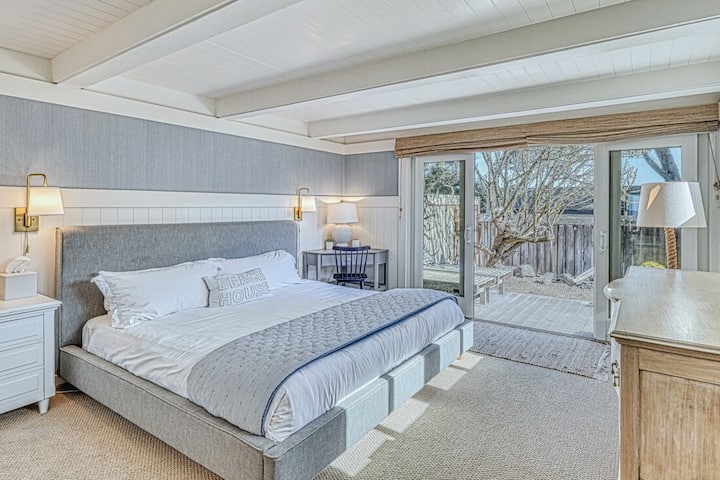 חדר שינה קינג 3: ממוקם באותה קומה כמו דלת הכניסה וחדר השינה מול הים.