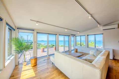 Resort villa with 180-degree panoramic ocean view