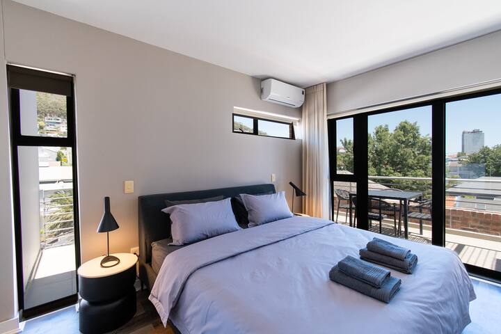 Vibrant apartment close to Greenpoint Stadium gallery image 3