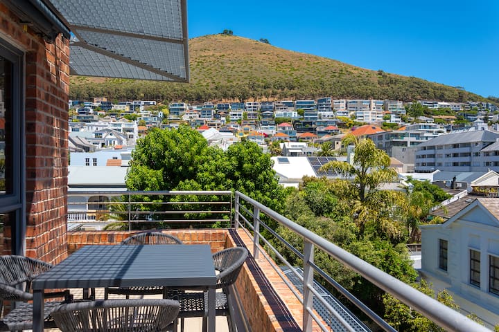 Vibrant apartment close to Greenpoint Stadium