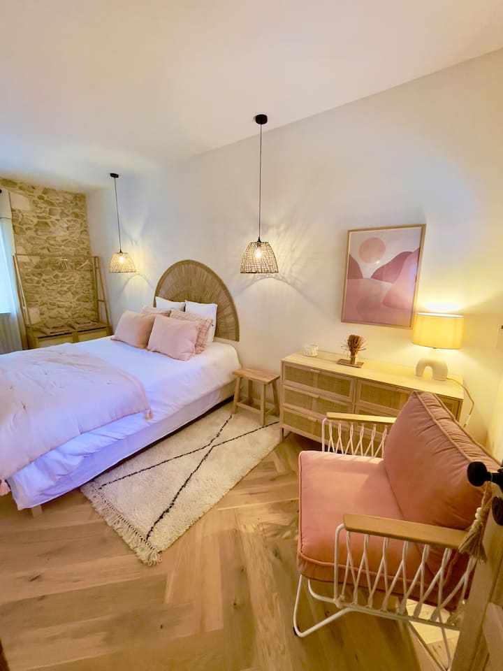 chambre 6 
lit queen size 160 X 200 cm