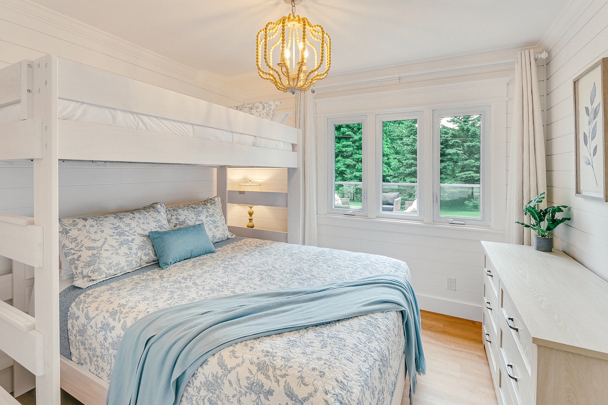 Bedroom 3 - Queen Bed with Twin Bunk