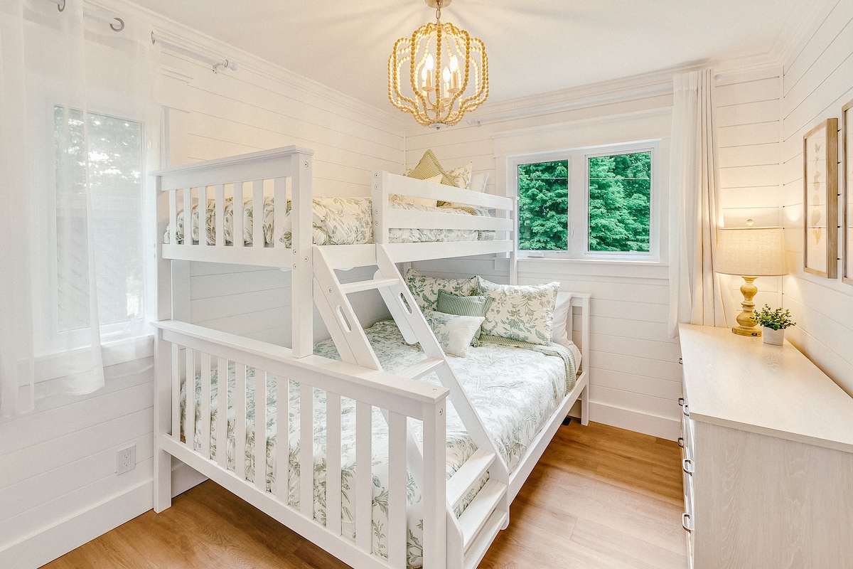 Bedroom 4 - Queen bed with Twin Bunk