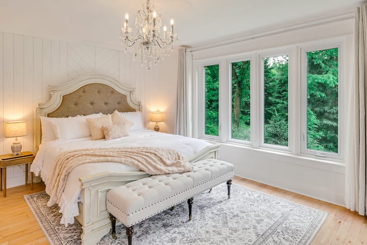 Primary Bedroom - King bed