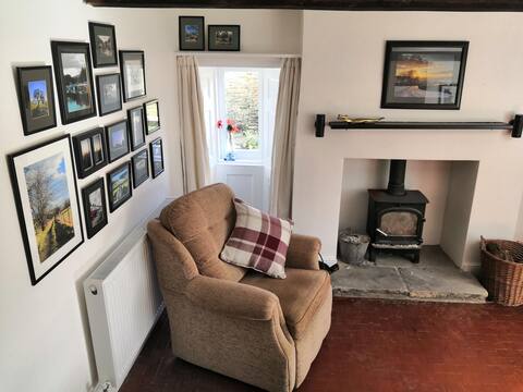 Popular Airbnb listing: Pott Bridge Cottage in Derbyshire