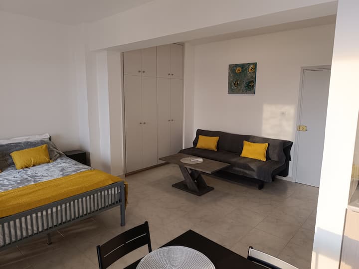 Sea-side Studio Apartment - Larnaca
