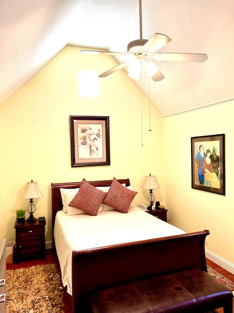Top performing Airbnb: Sun, Surf & Style Tropical Oasis Gardens Retreat in Shorecrest