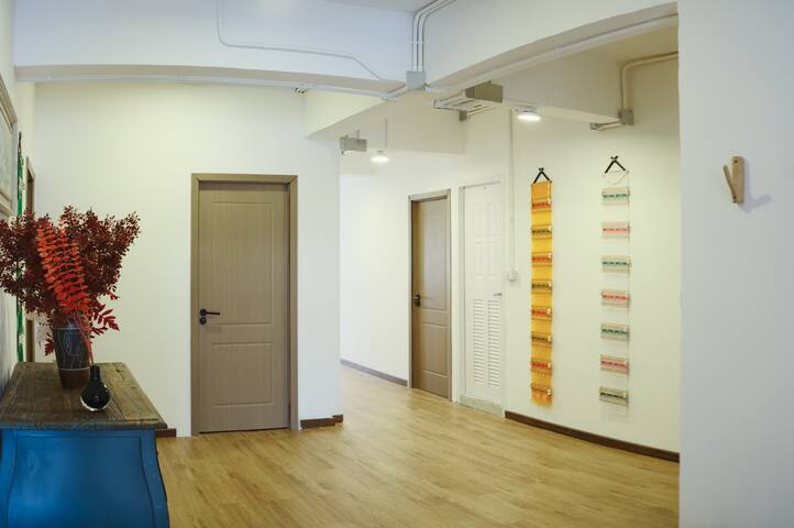 Private Full-Floor Spacious 5BR, CHINA TOWN gallery image 5