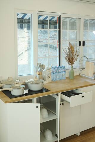 Private Full-Floor Spacious 5BR, CHINA TOWN gallery image 3