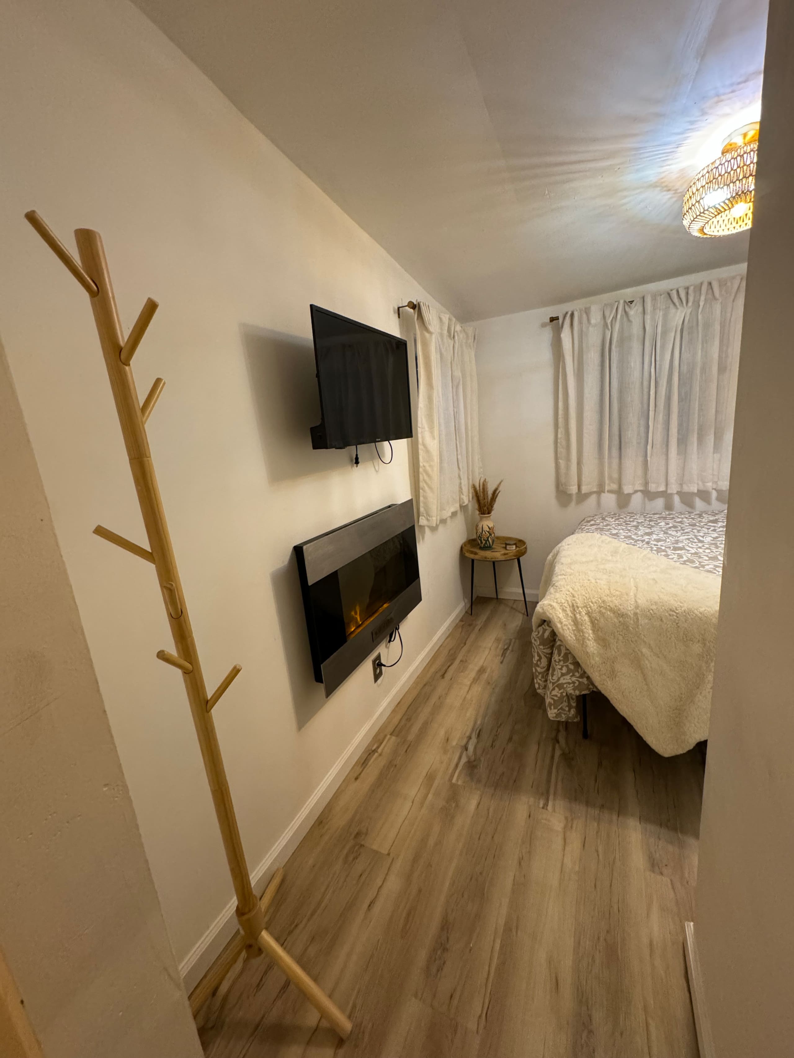 Cozy Piedmont-Border Bungalow with Fireplace - Photo 9
