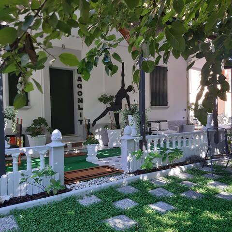 House 11 people 4 bedrooms/bathrooms 2 kitchens gallery image 5