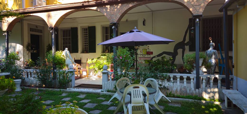 House 11 people 4 bedrooms/bathrooms 2 kitchens gallery image 2