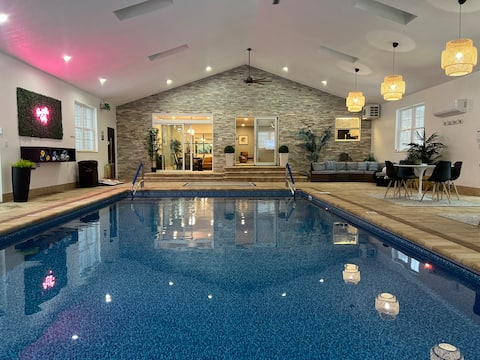 Private-Heated pool near all Attractions Fireplace