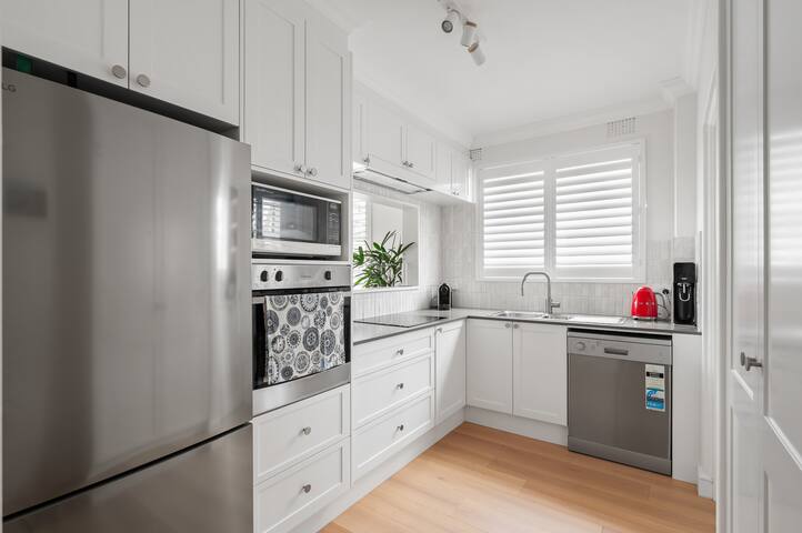 Seaside Escape – Recently renovated gallery image 3