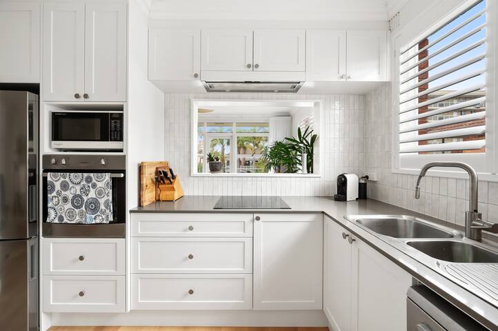 Seaside Escape – Recently renovated gallery image 4