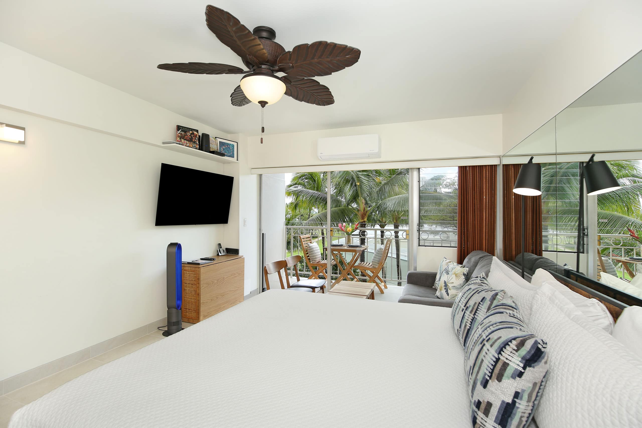 Condo in Honolulu · ★4.89 · Studio · 2 beds · 1 shared bath - Image 36