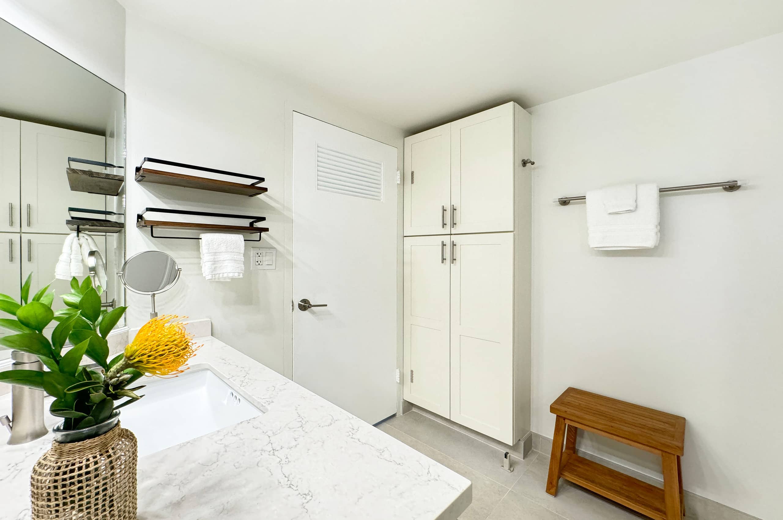 Condo in Honolulu · ★4.89 · Studio · 2 beds · 1 shared bath - Image 12