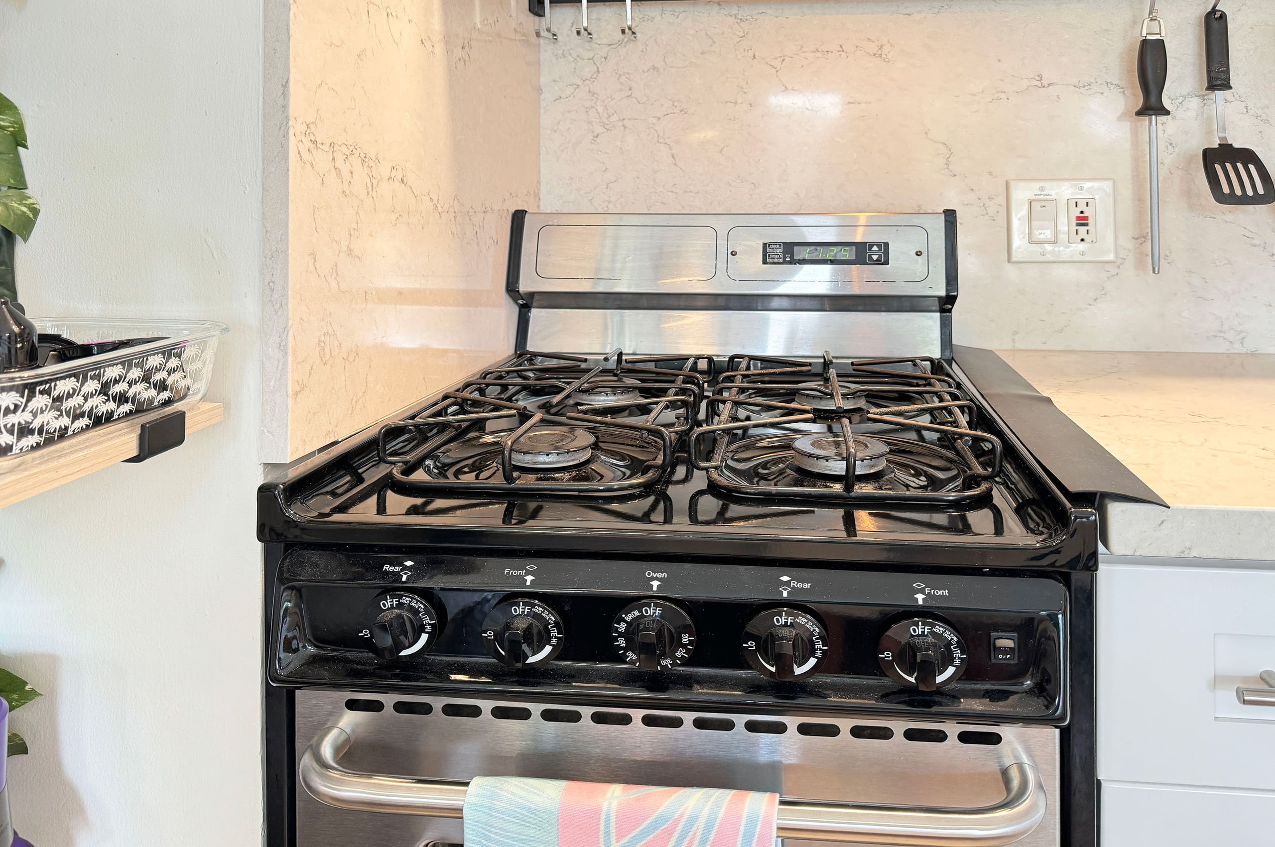 Condo in Honolulu · ★4.89 · Studio · 2 beds · 1 shared bath - Image 7