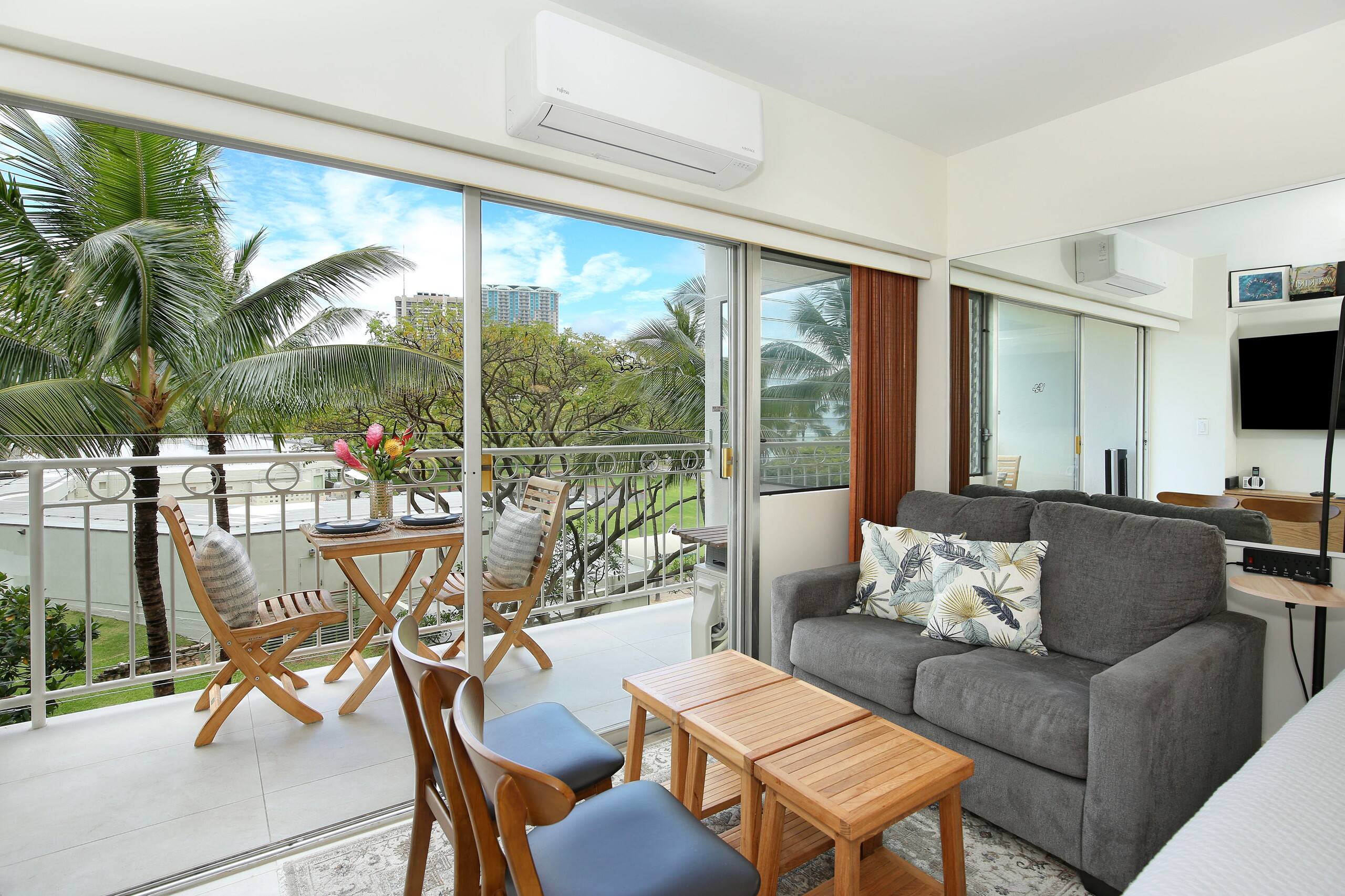 Condo in Honolulu · ★4.89 · Studio · 2 beds · 1 shared bath - Image 5