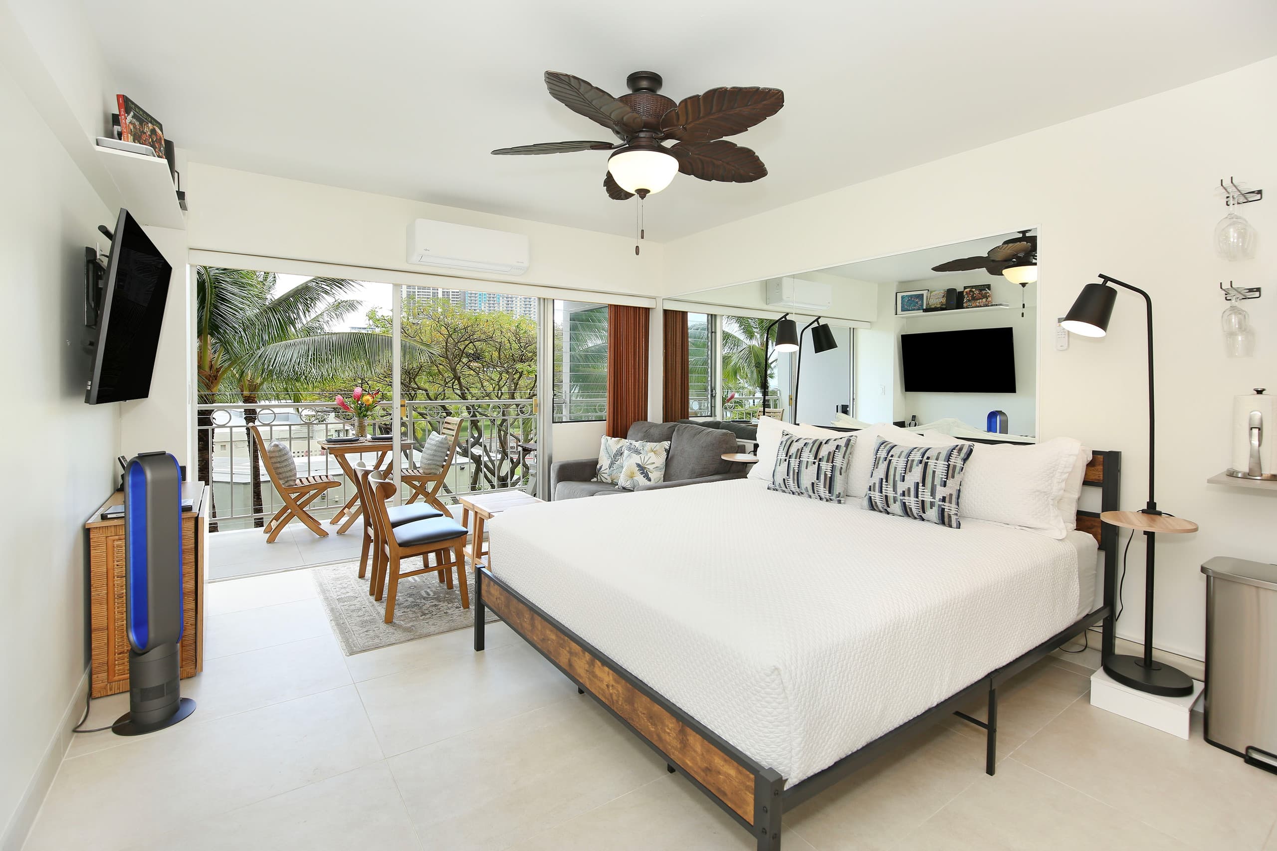 Condo in Honolulu · ★4.89 · Studio · 2 beds · 1 shared bath - Image 35