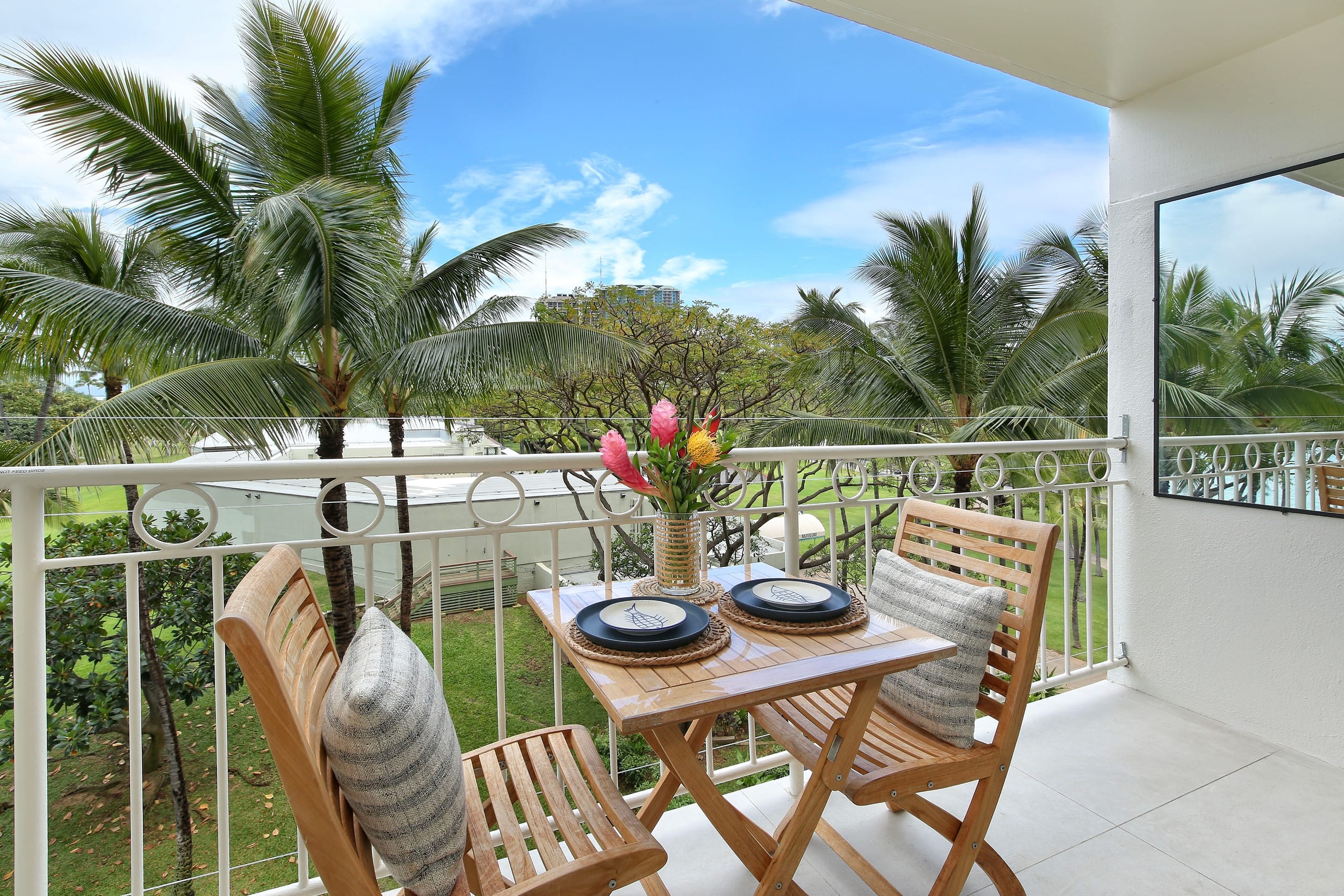 Condo in Honolulu · ★4.89 · Studio · 2 beds · 1 shared bath - Image 10