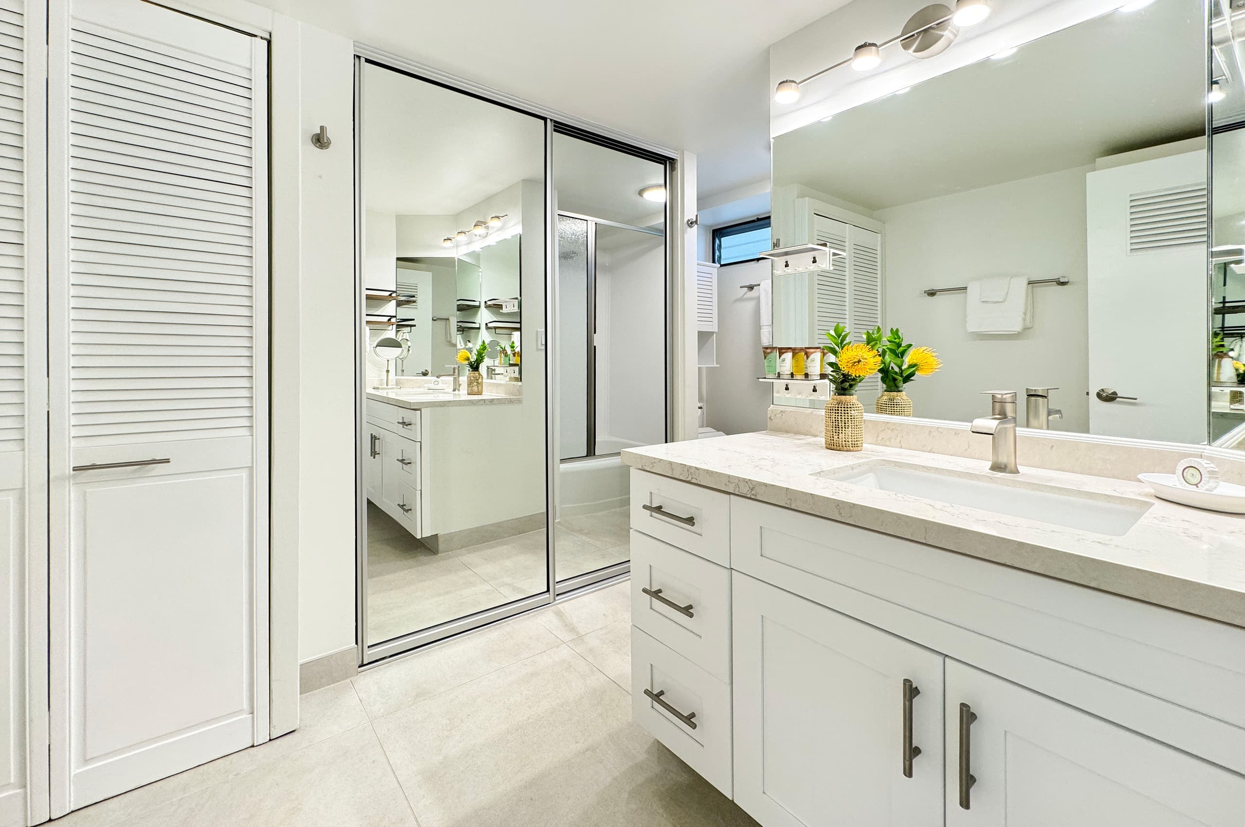 Condo in Honolulu · ★4.89 · Studio · 2 beds · 1 shared bath - Image 11